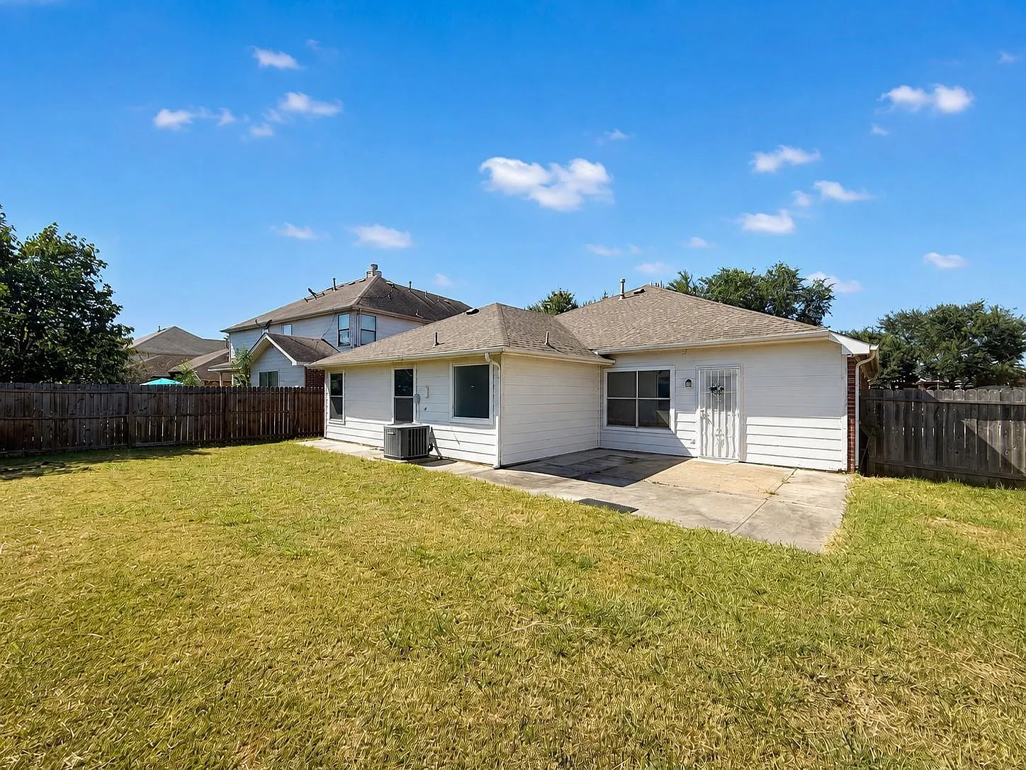 4 bed, 2.0 bath, 2076 sqft, $2,250 — Photo 4