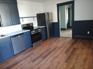 22 Railroad Ave APT 3, Springvale, ME 04083