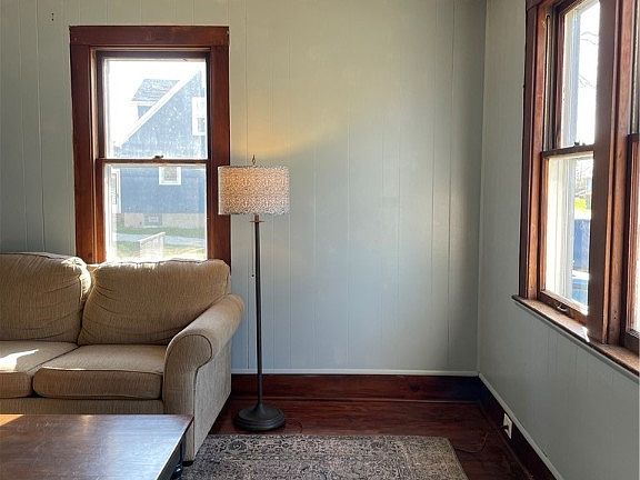 5th image of 307 W Walnut St