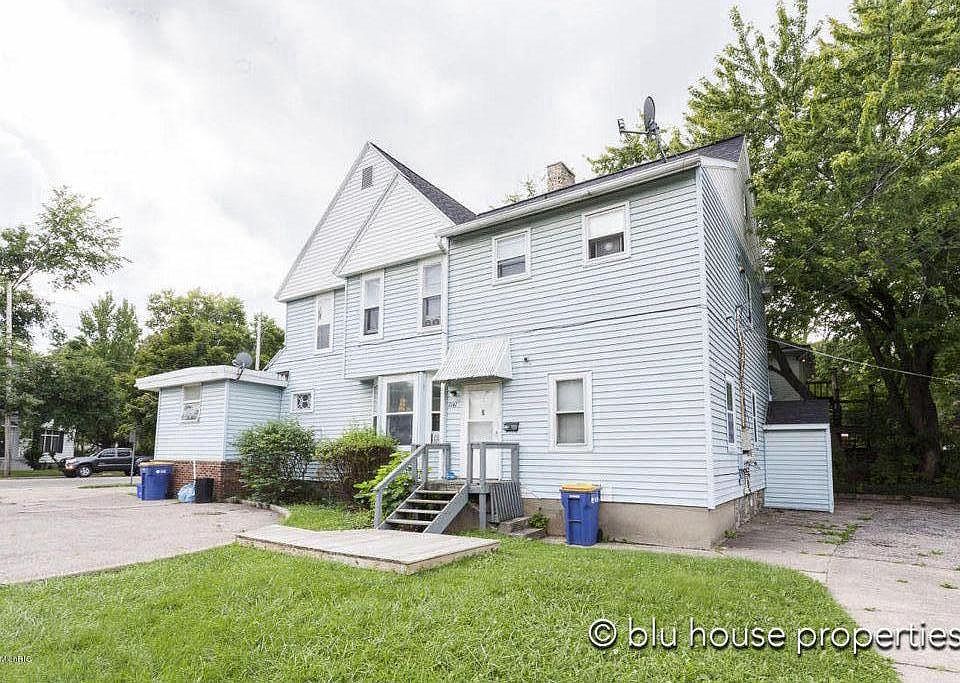 BIG 3 unit house, AWESOME location!