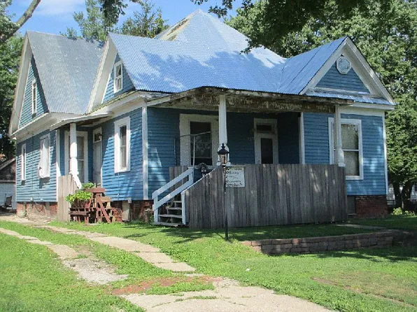 227 N Walnut St, Maroa, IL 61756