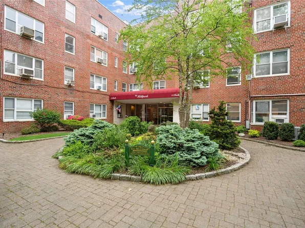 75 S Middle Neck Road #2D, Great Neck, NY 11021