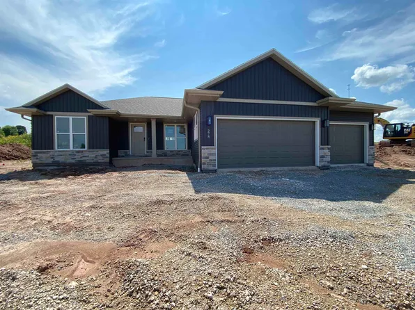 W278 Sunset View Cir, Kaukauna, WI 54130