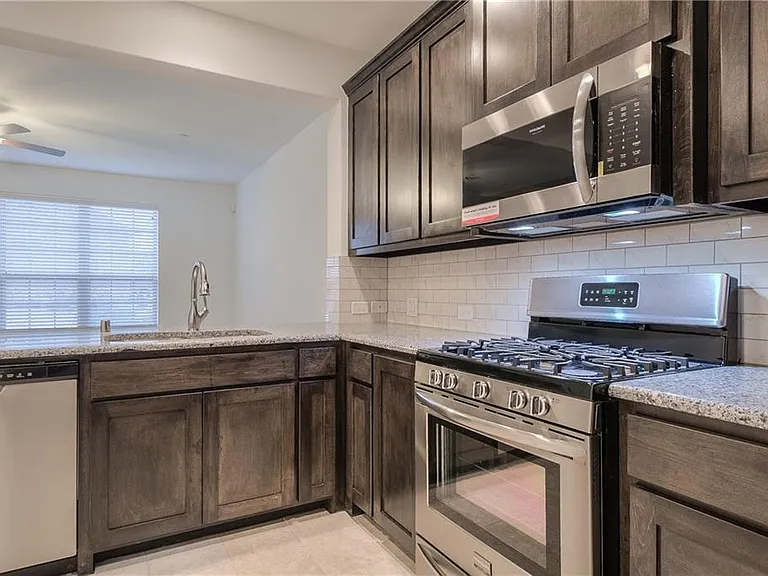 3708 Lantern Ln — Photo 5