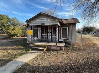1815 14th St, Hondo, TX 78861
