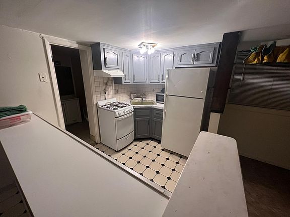 4th image of 234 Robinson Ave Floor 1