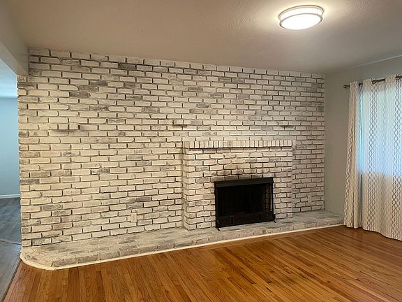 4th image of 938-940 Evelyn Ln
