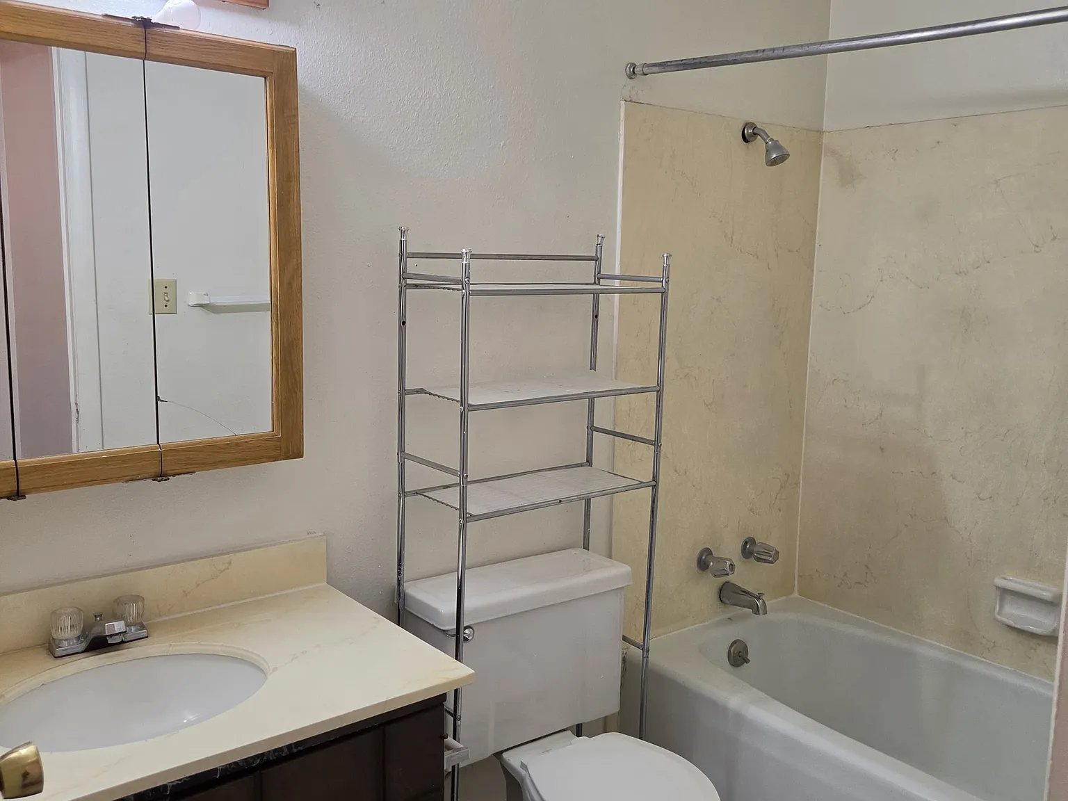 2 bed, 815 sqft, $1,100 — Photo 2