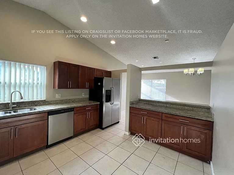 9821 NW 41st Ct — Photo 5