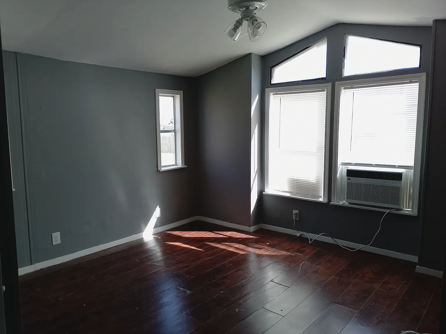 725 N Ash Ter — Photo 3