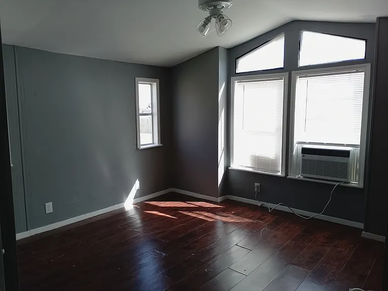 725 N Ash Ter #8 — Photo 3