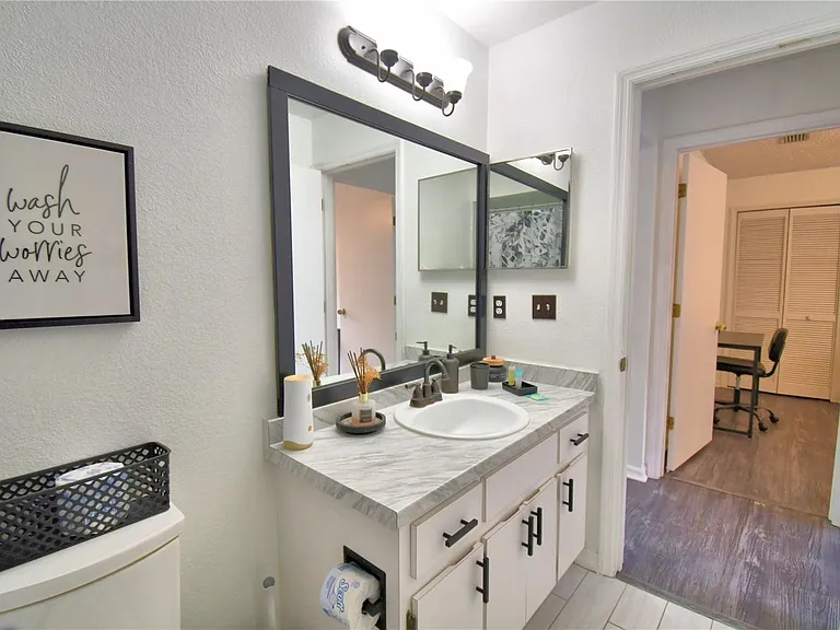 2935 Dickens Cir — Photo 23