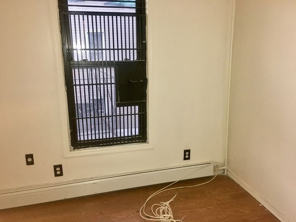 2nd image of 32 Marconi Pl APT 2