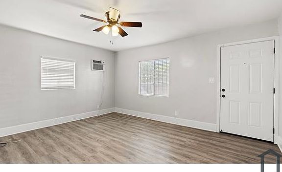 4th image of 1148 W 60th Pl