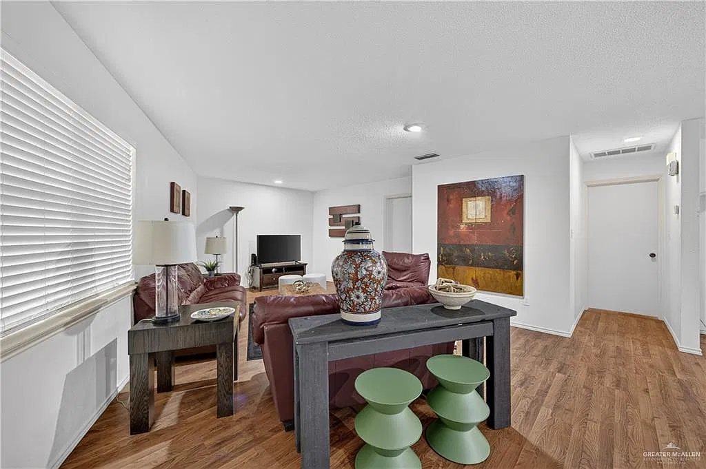 2 bed, 2.0 bath, 1237 sqft, $1,400 — Photo 2