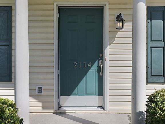 5th image of 2114 Sadler Ave