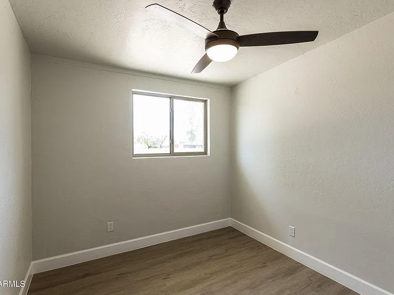 2571 E Captain Dreyfus Ave — Photo 17