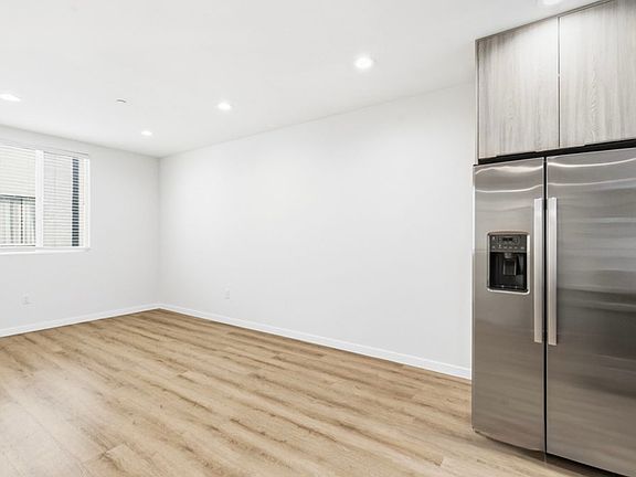 5th image of 8827 Van Nuys Blvd #103