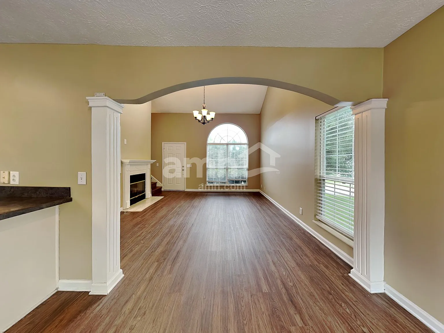 3 bed, 2.5 bath, 2360 sqft, $2,495 — Photo 4