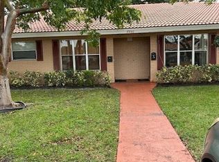 7950 NW 37th Dr, Coral Springs, FL 33065