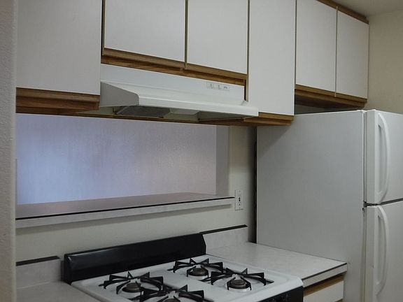 5th image of 2160 SW Canyon Dr APT C