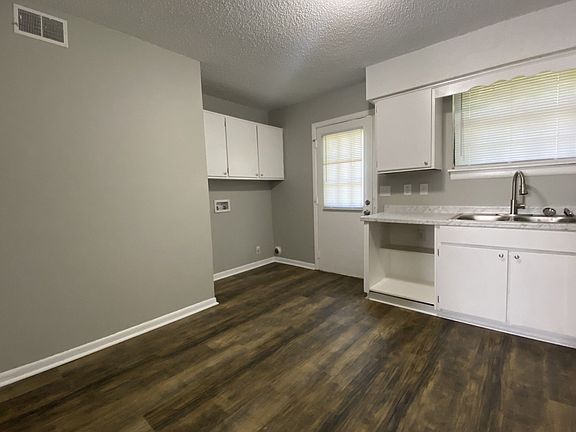3rd image of 105 Old Trail Ct
