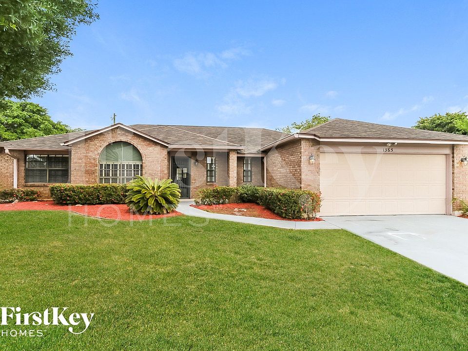1st image of 1365 SE Floresta Dr
