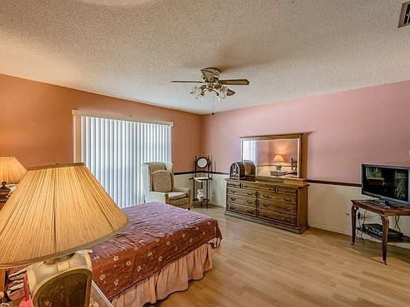 5th image of 6820 Armand Dr