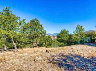 660 Royal Oak Ct, Redding, CA 96001