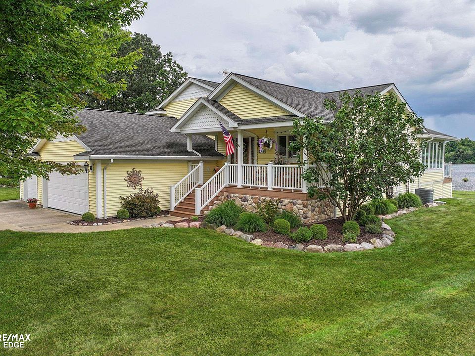 1st image of 946 Holly Bush Dr