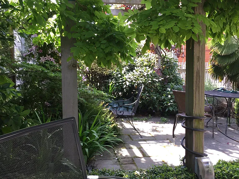 109 E Lynn St #A — Photo 9