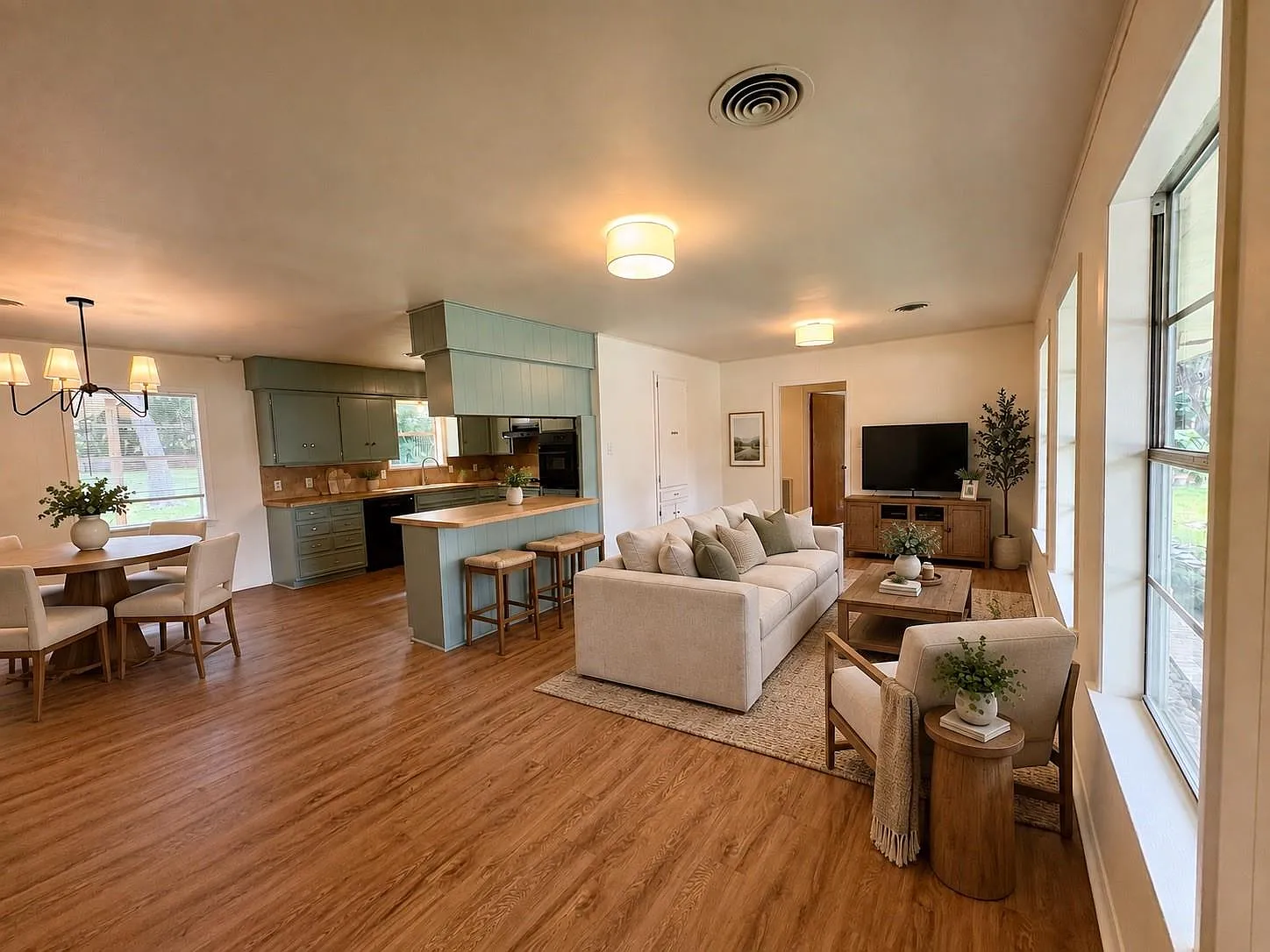 3 bed, 2.0 bath, 1309 sqft, $1,950 — Photo 3