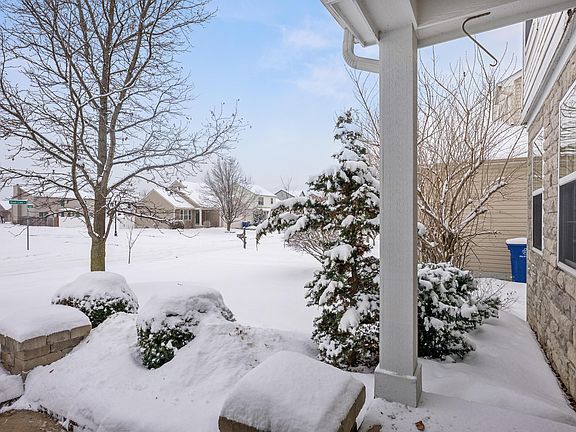 3rd image of 4397 Knoll Crest Dr