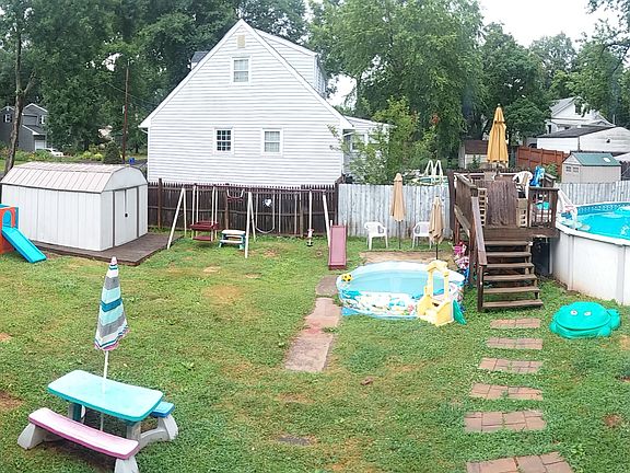 Side/backyard.. large lot