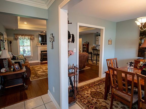 4th image of 4164 Mayflower Dr