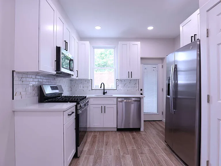 2039 Rosedale St NE — Photo 3