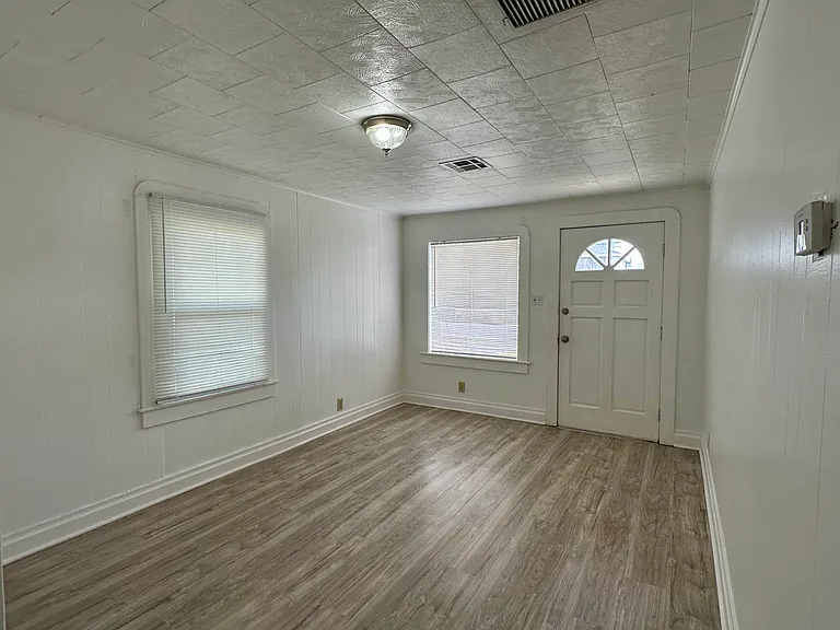 648 Avenue H — Photo 3