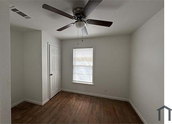 3rd image of 1011 Rocky Ln