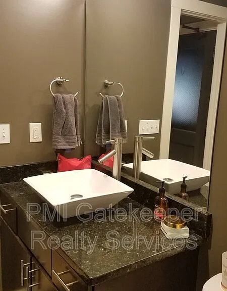 1202 Main St #13 — Photo 12