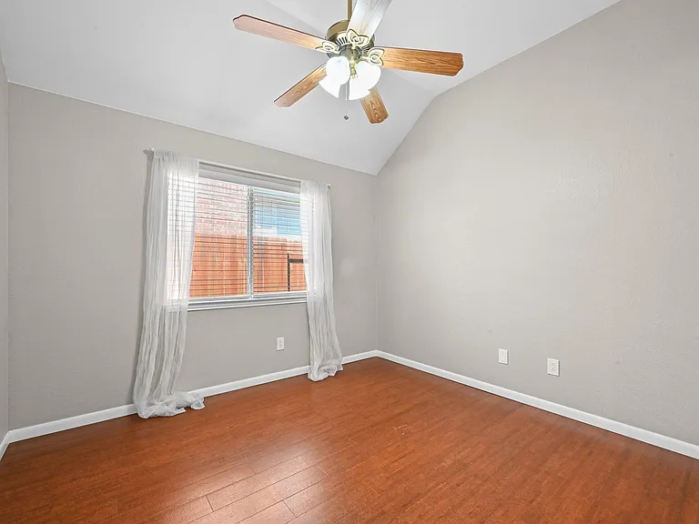 905 Hunters Creek Dr — Photo 24