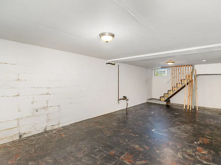 1270 Hubbard Ave — Photo 11