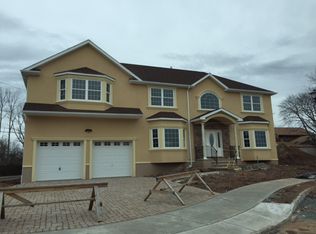 3 Liam Ct, Colonia, NJ 07067