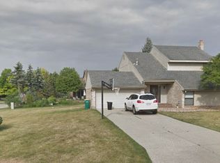 30111 Southampton Ln, Farmington Hills, MI 48331