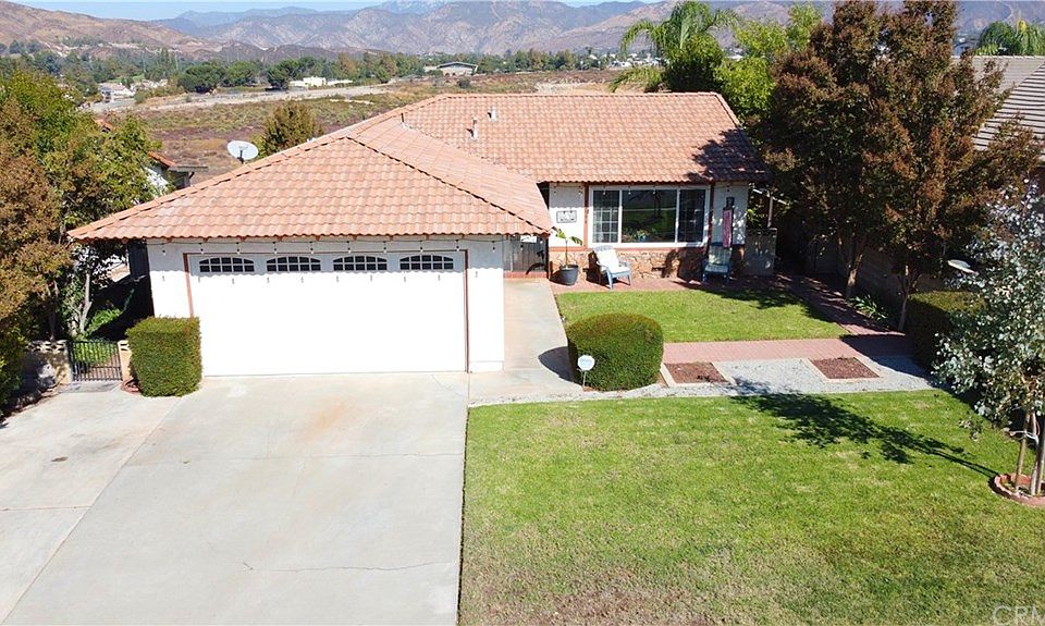 1st image of 34994 Persimmon Ave