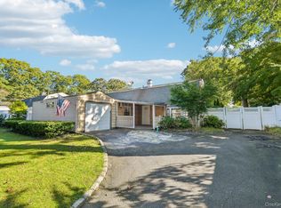 3 Reydon Way, Farmingville, NY 11738