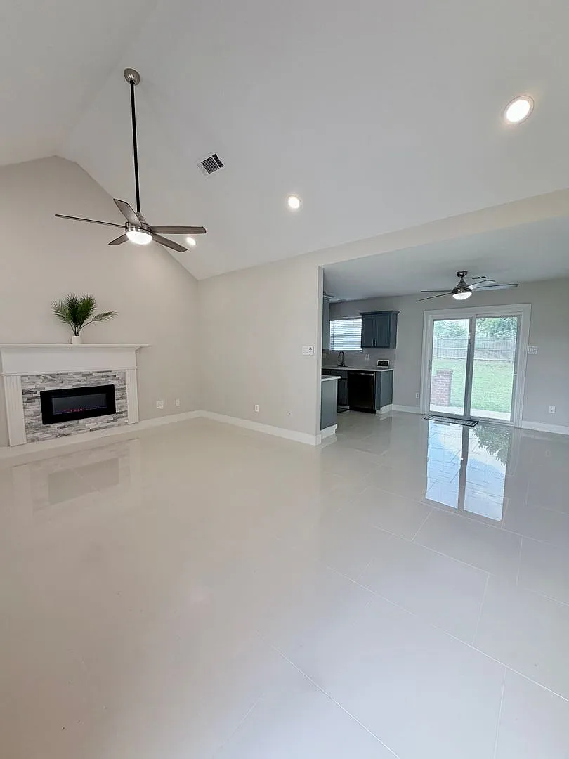 Beautifully Renovated Home in Bonaire — Photo 3
