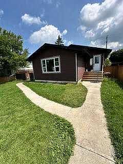 2nd image of 4421 40a Ave