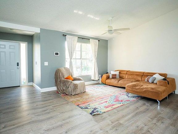 4th image of 620 SW Cynthia Street