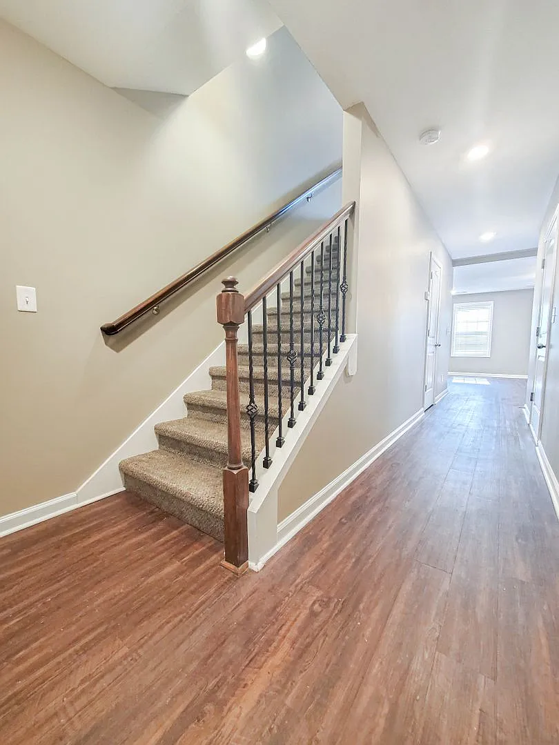 Two Bedroom with Garage on Exit 11! — Photo 2