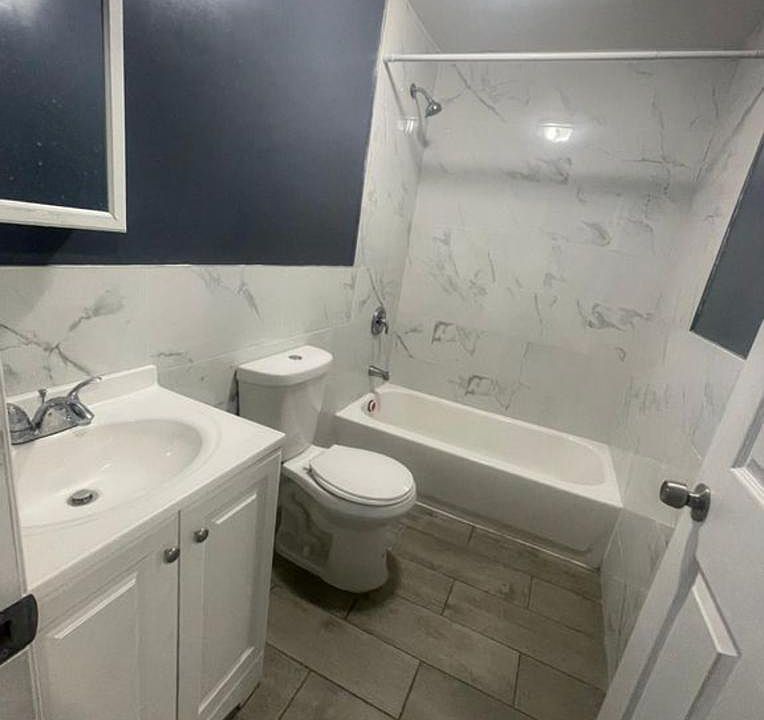 2nd image of 507 57th St #28